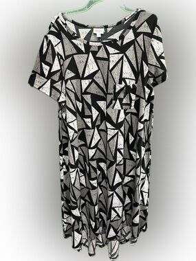 LuLaRoe Black, White & Gray Geometric Carly Pocketed Dress
